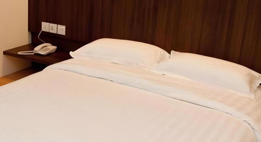 Starz Hotel Клуанг Экстерьер фото